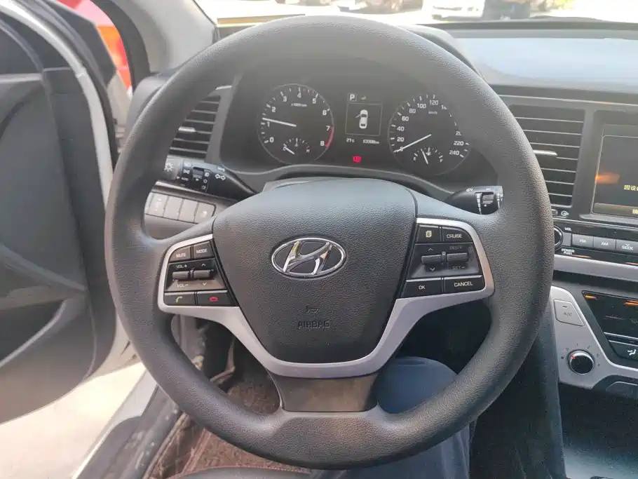 Hyundai Elantra — миниатюра 15