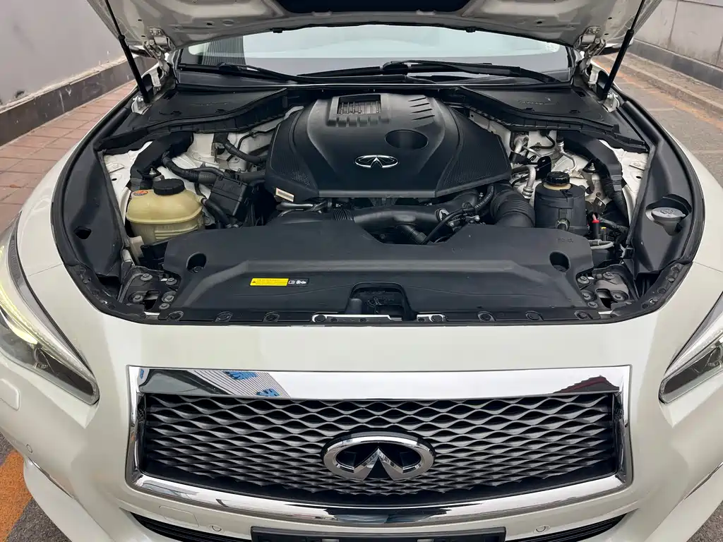 INFINITI Q50L