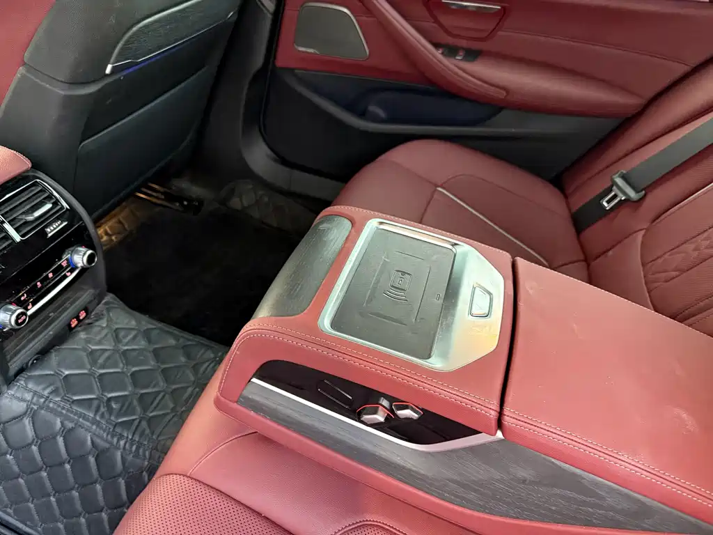 BMW 5 Series — миниатюра 10