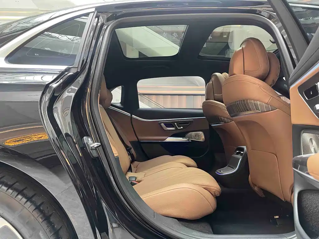 Mercedes-Benz E-Class — миниатюра 13