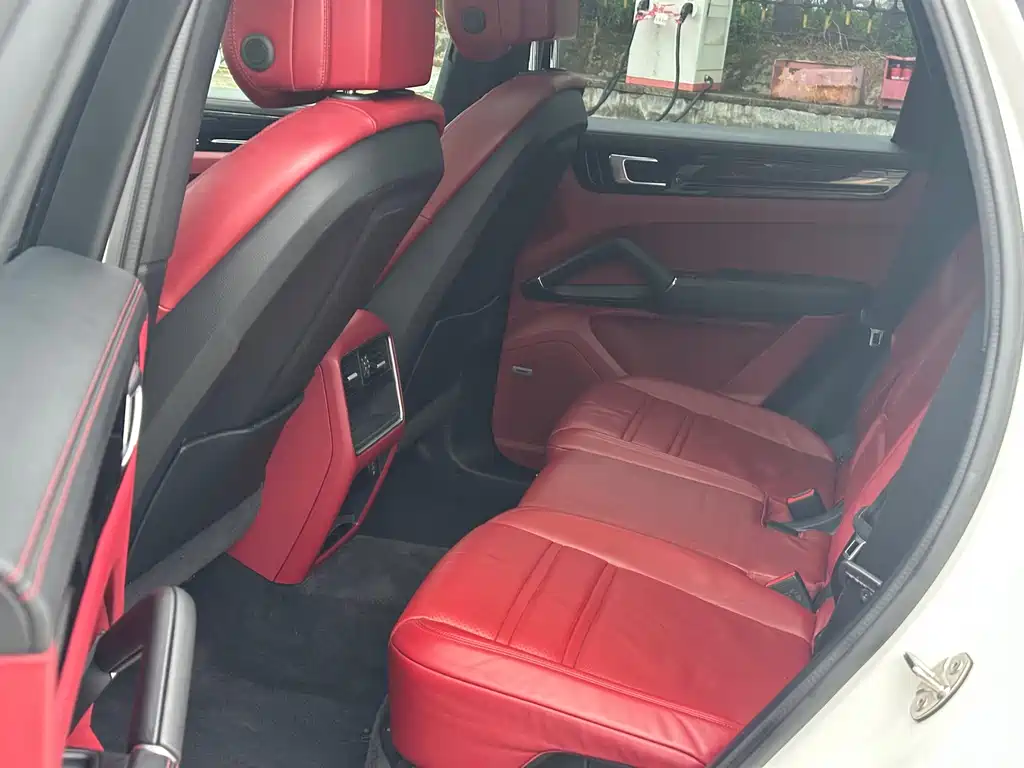 Porsche Cayenne — миниатюра 5