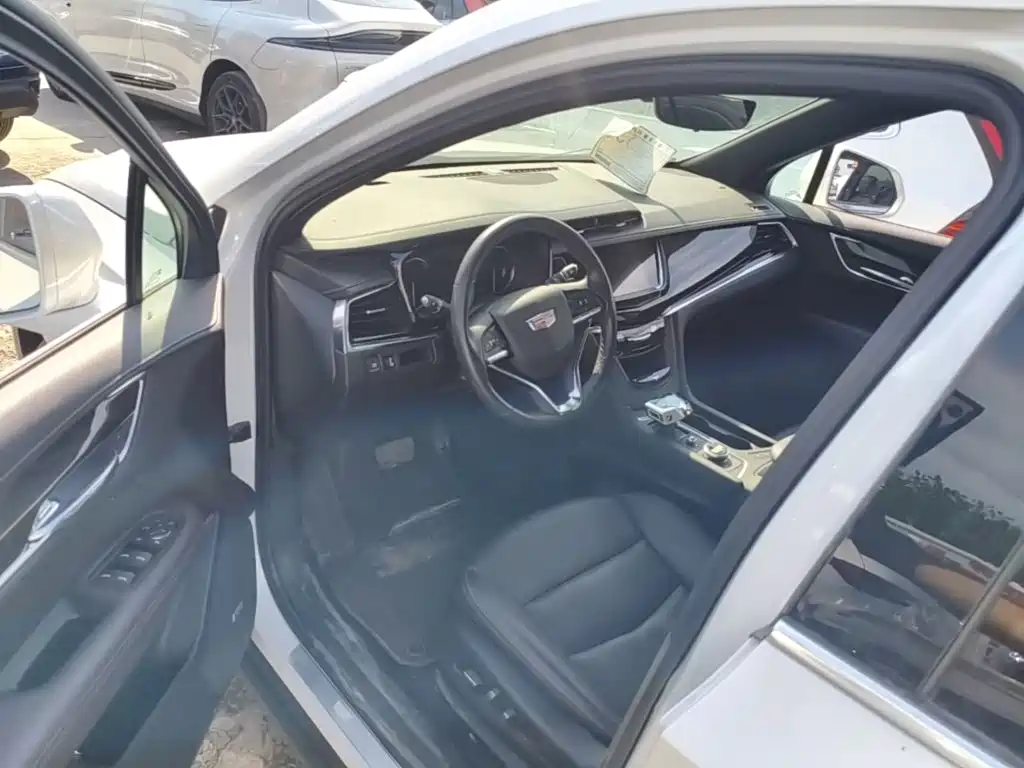 Cadillac XT6 — миниатюра 16