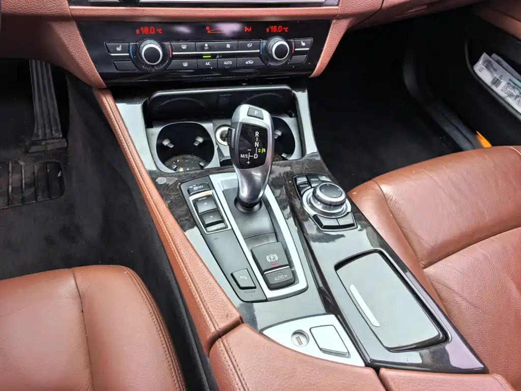 BMW 5 Series — миниатюра 13