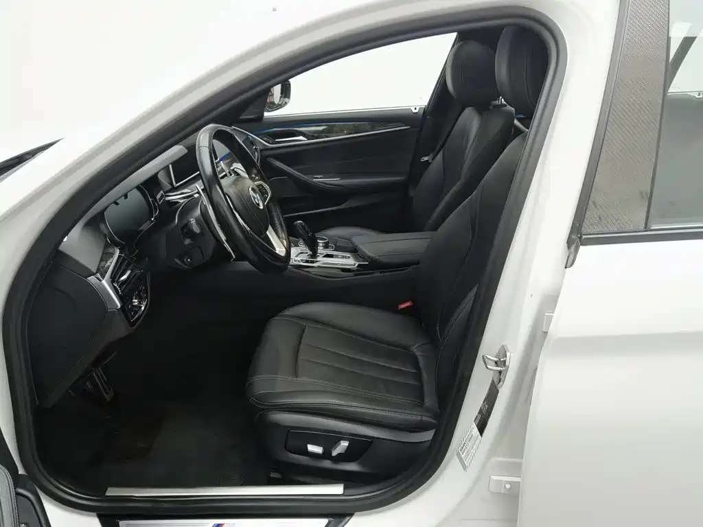 BMW 5 Series — миниатюра 10