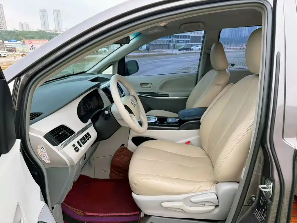 Toyota Sienna — миниатюра 11