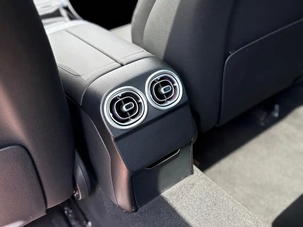 Mercedes-Benz C-Class — миниатюра 23