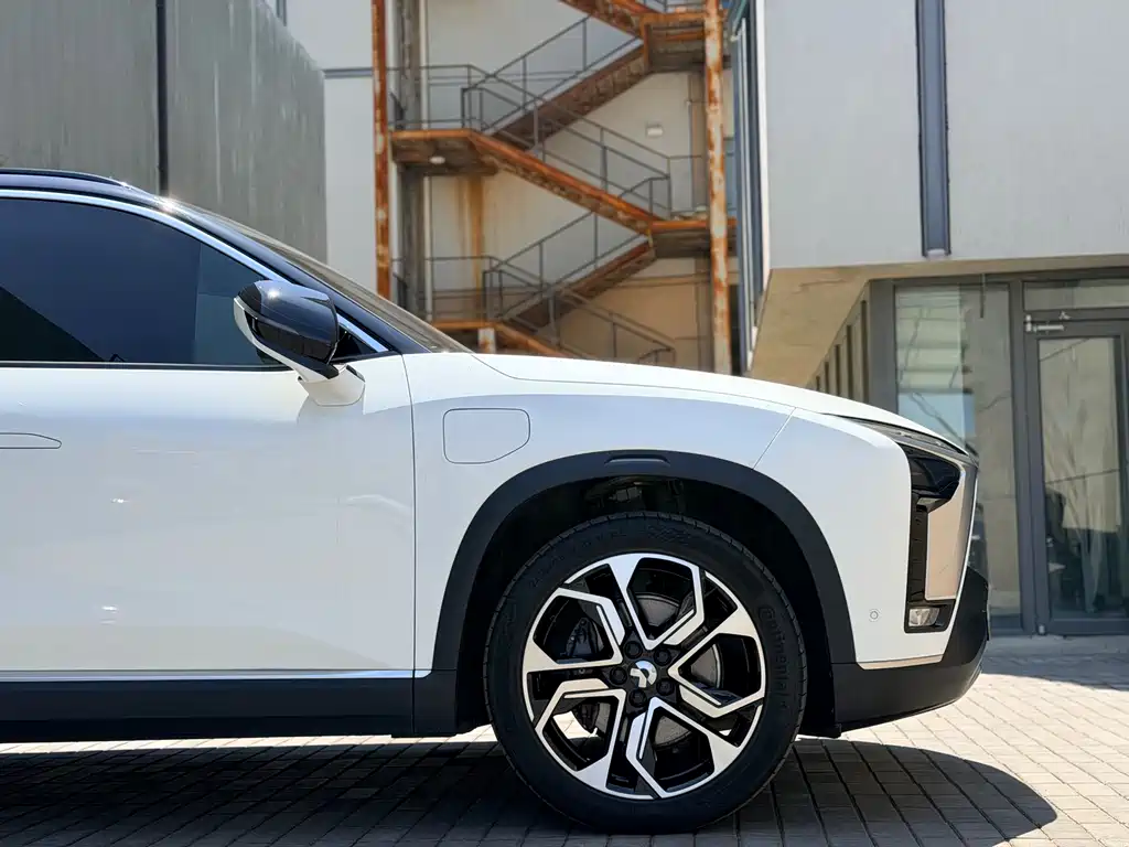 NIO ES8 2020 415KM мест