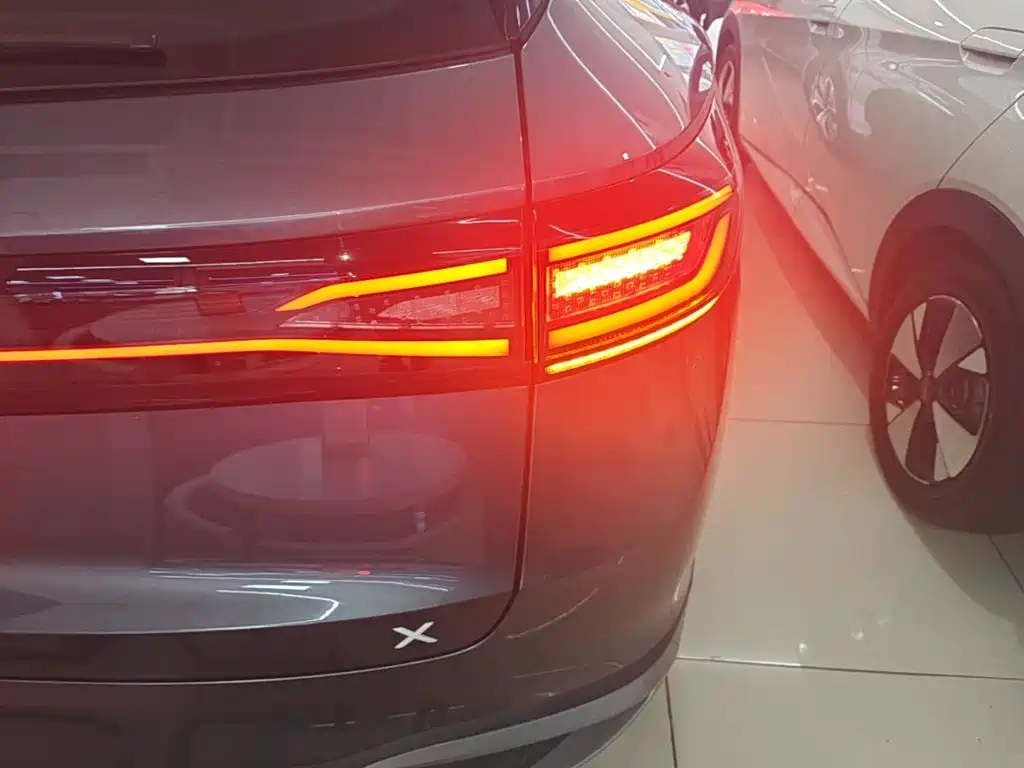 Volkswagen ID.4 X — миниатюра 8