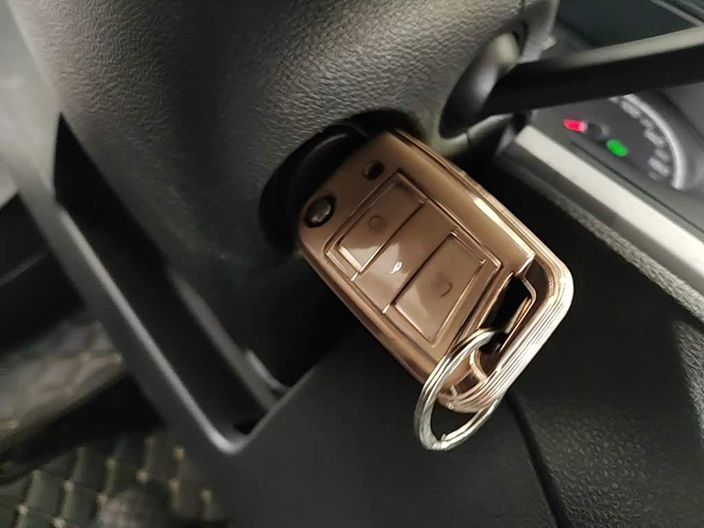 Volkswagen Polo 1.5 л 2021 г. красный/фиолетовый, пробег 48400 км