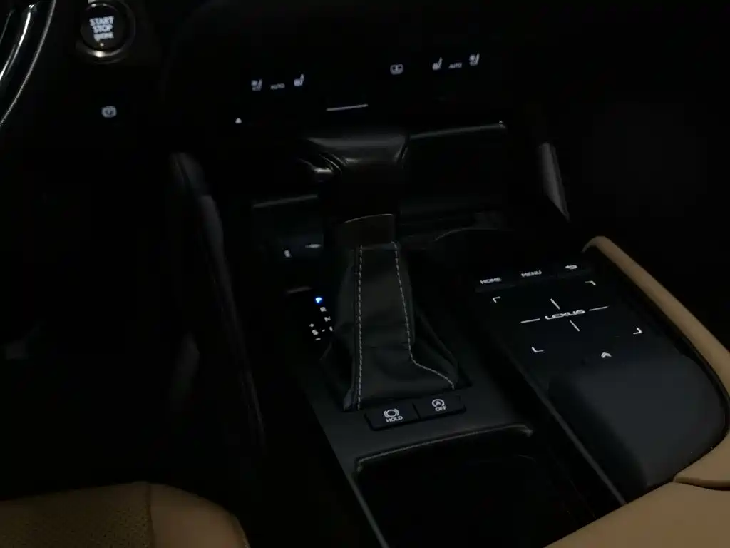 Lexus ES — миниатюра 13