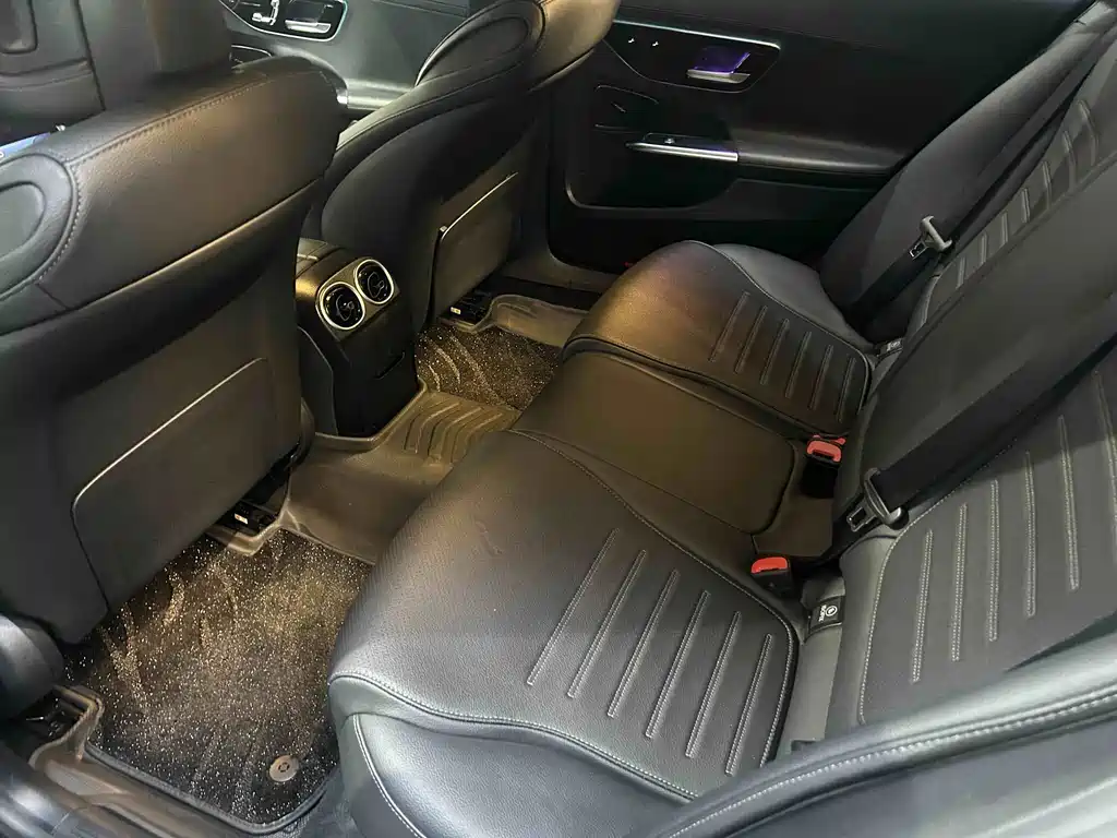 Mercedes-Benz C-Class — миниатюра 6