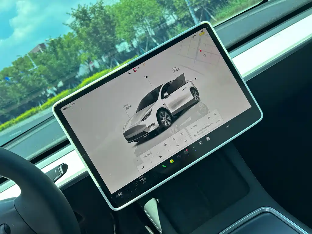 Tesla Model Y — миниатюра 4