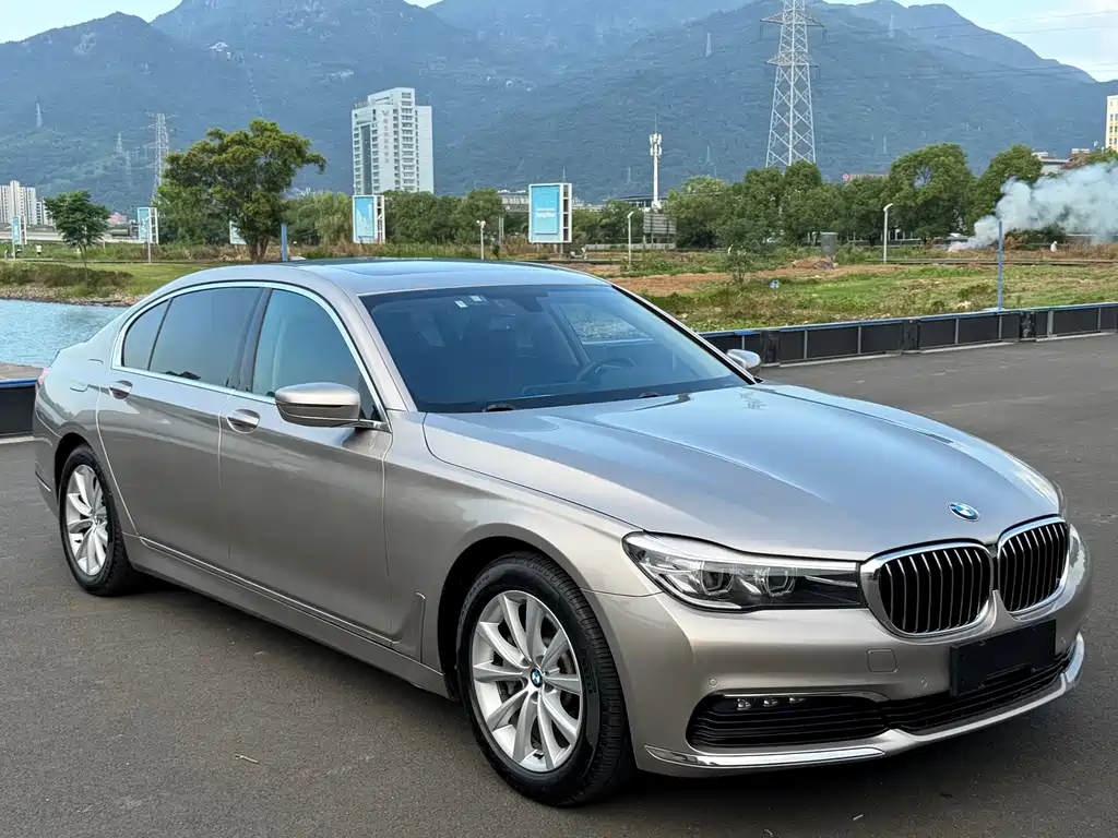 BMW 7 Series — миниатюра 3