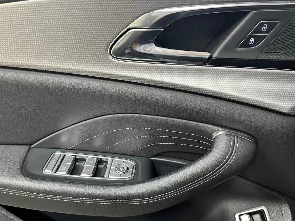 Hongqi Hongqi H5 — миниатюра 18