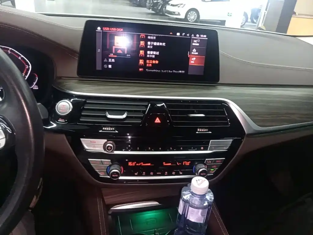 BMW 5 Series — миниатюра 13