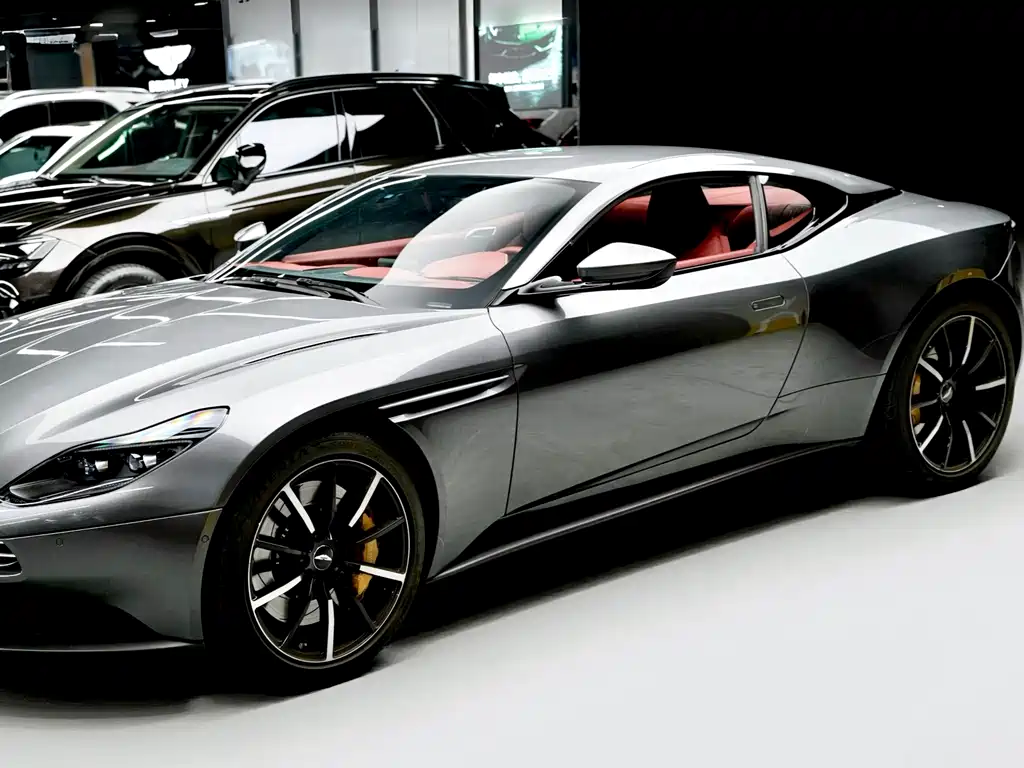 Aston Martin DB11 — миниатюра 4