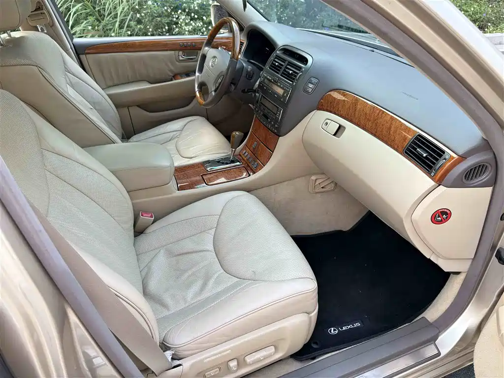 Lexus LS — миниатюра 7