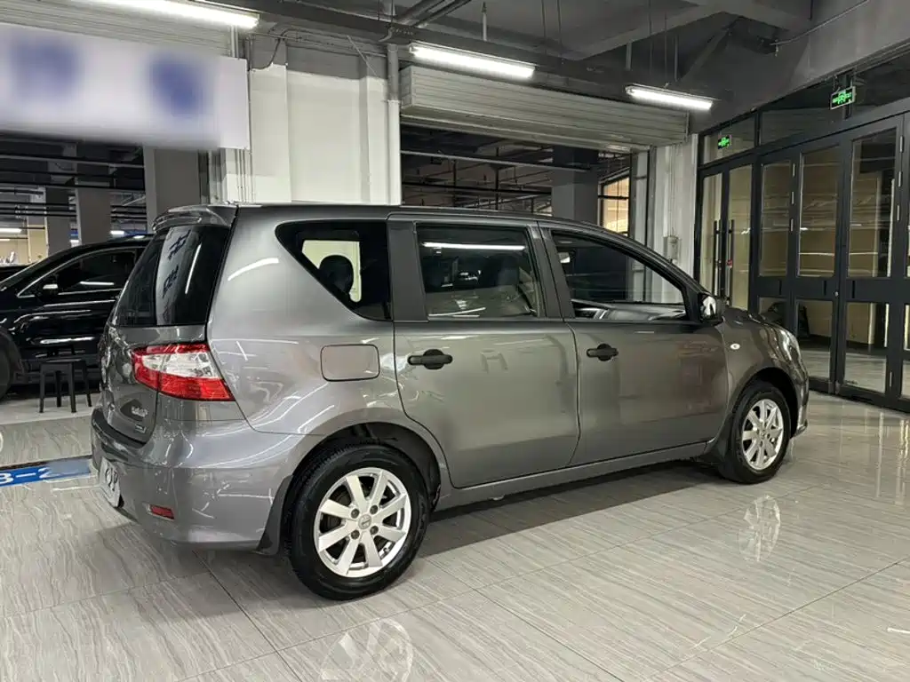 Nissan Livina — миниатюра 8