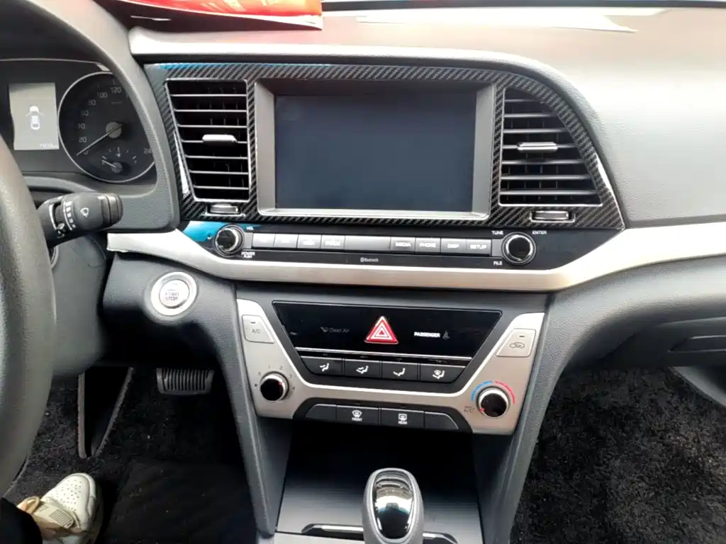 Hyundai Elantra — миниатюра 13