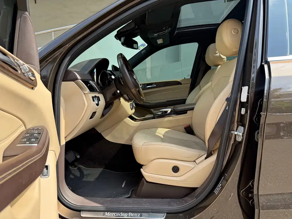 Mercedes-Benz GLE (Import) — миниатюра 4