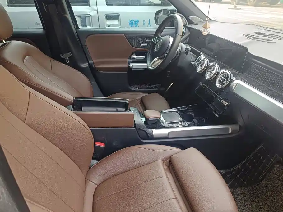 Mercedes-Benz GLB — миниатюра 8