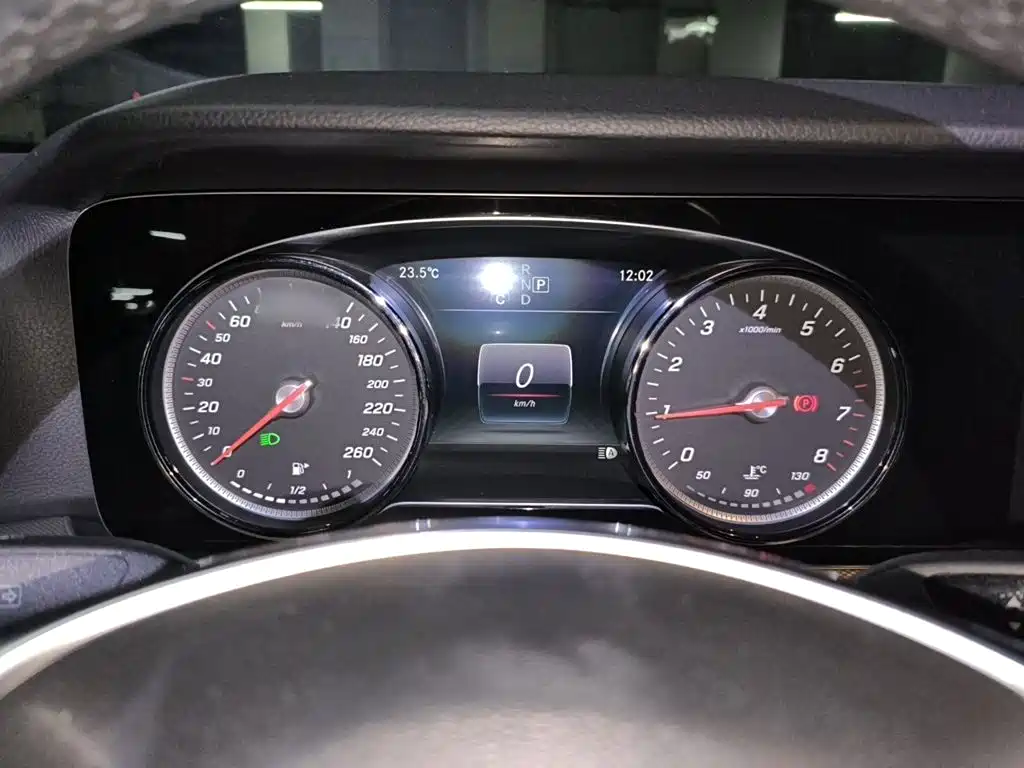 Mercedes-Benz E-Class — миниатюра 4