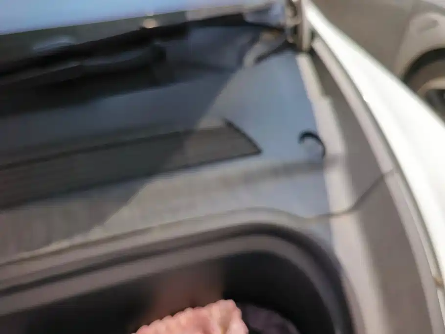 Tesla Model Y — миниатюра 10