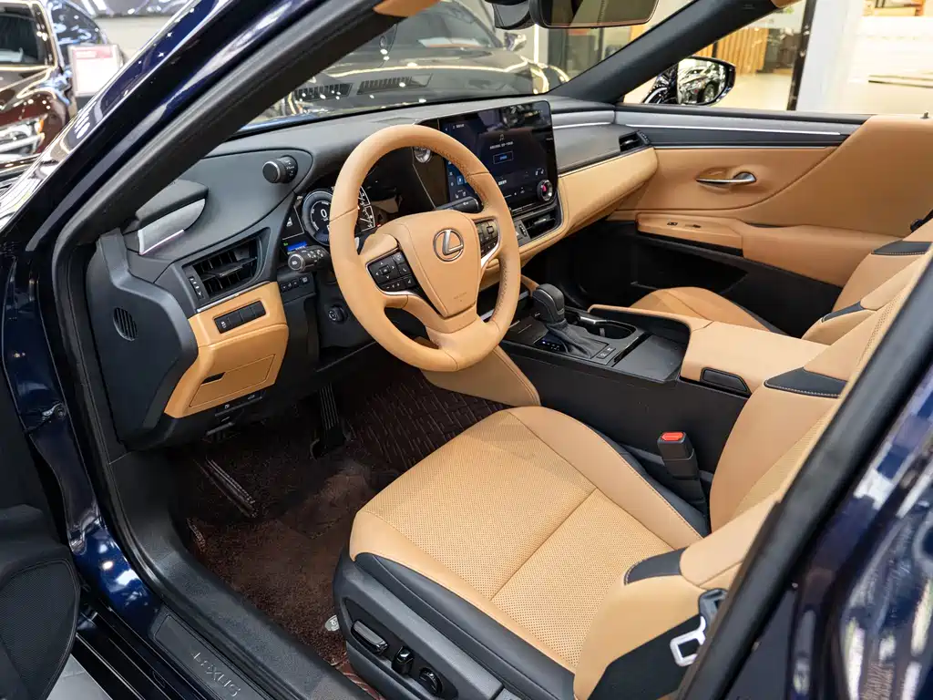 Lexus ES 2025 300h Premium
