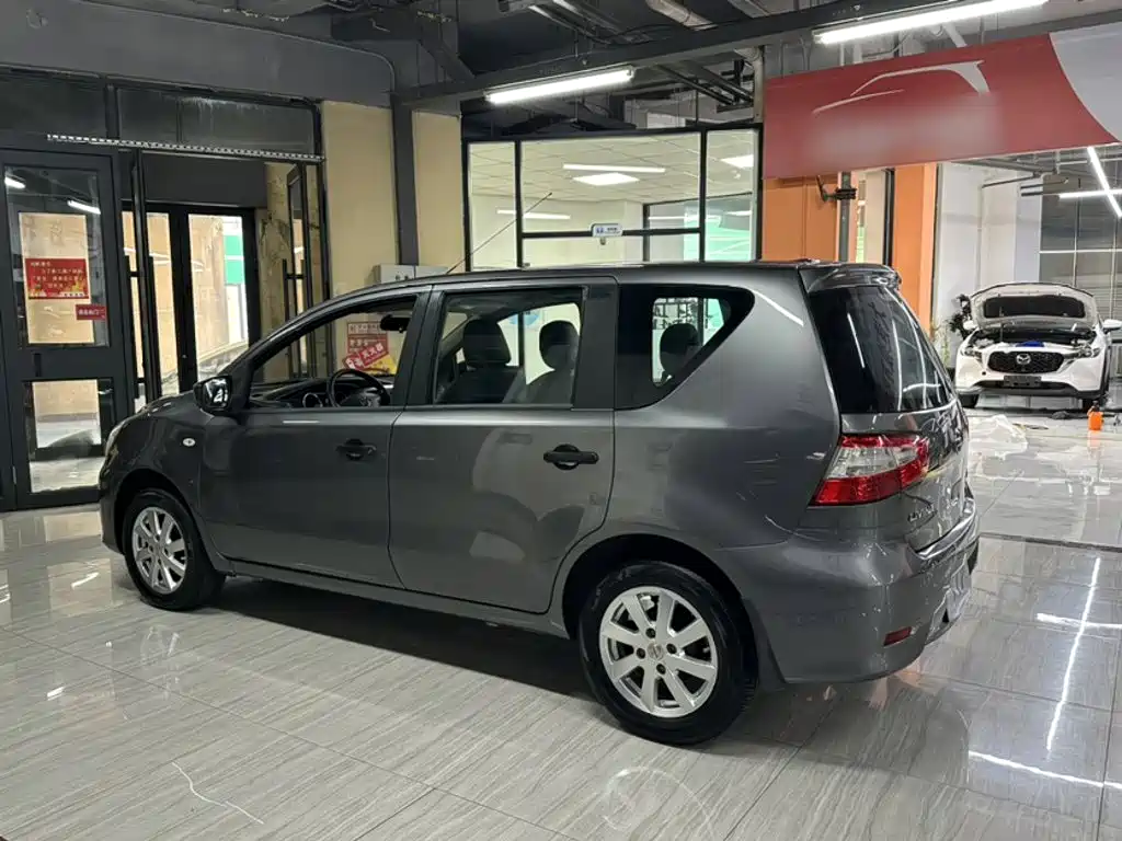 Nissan Livina — миниатюра 7