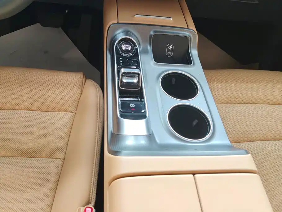 GAC Motor 传祺E8 PHEV — миниатюра 16