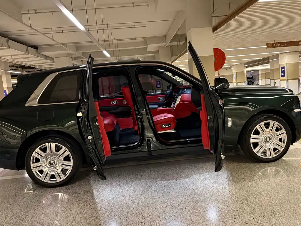 Rolls-Royce Cullinan — миниатюра 7