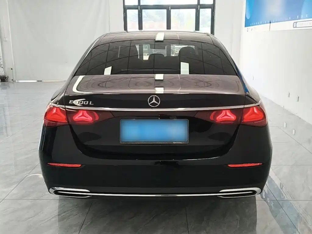 Mercedes-Benz E-Class — миниатюра 6