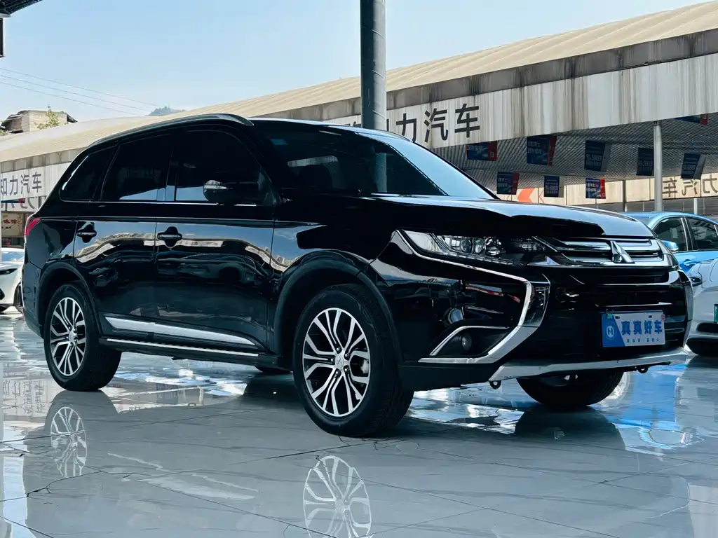MITSUBISHI OUTLANDER