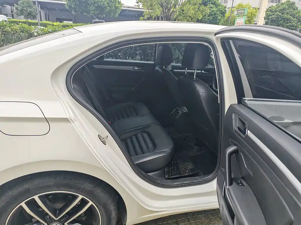 Volkswagen Lamando — миниатюра 3