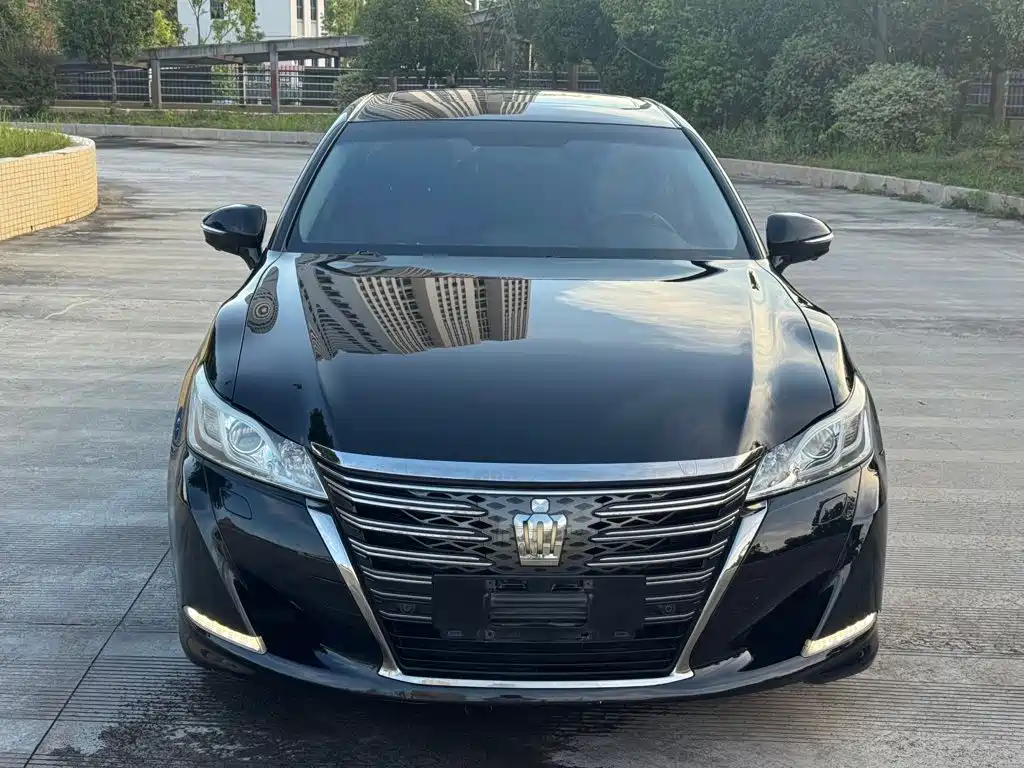 Toyota Crown — миниатюра 2