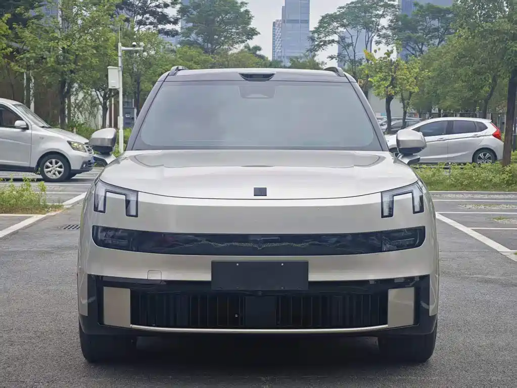 Lynk & Co 900 — миниатюра 2
