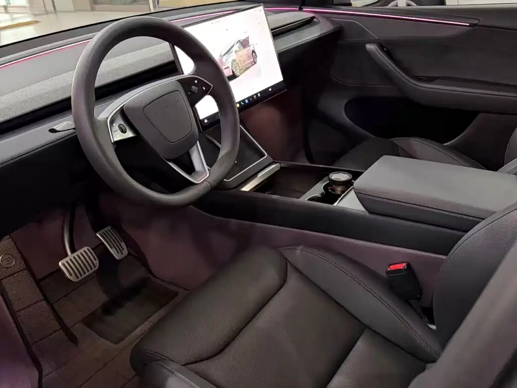 Tesla Model Y L — миниатюра 5
