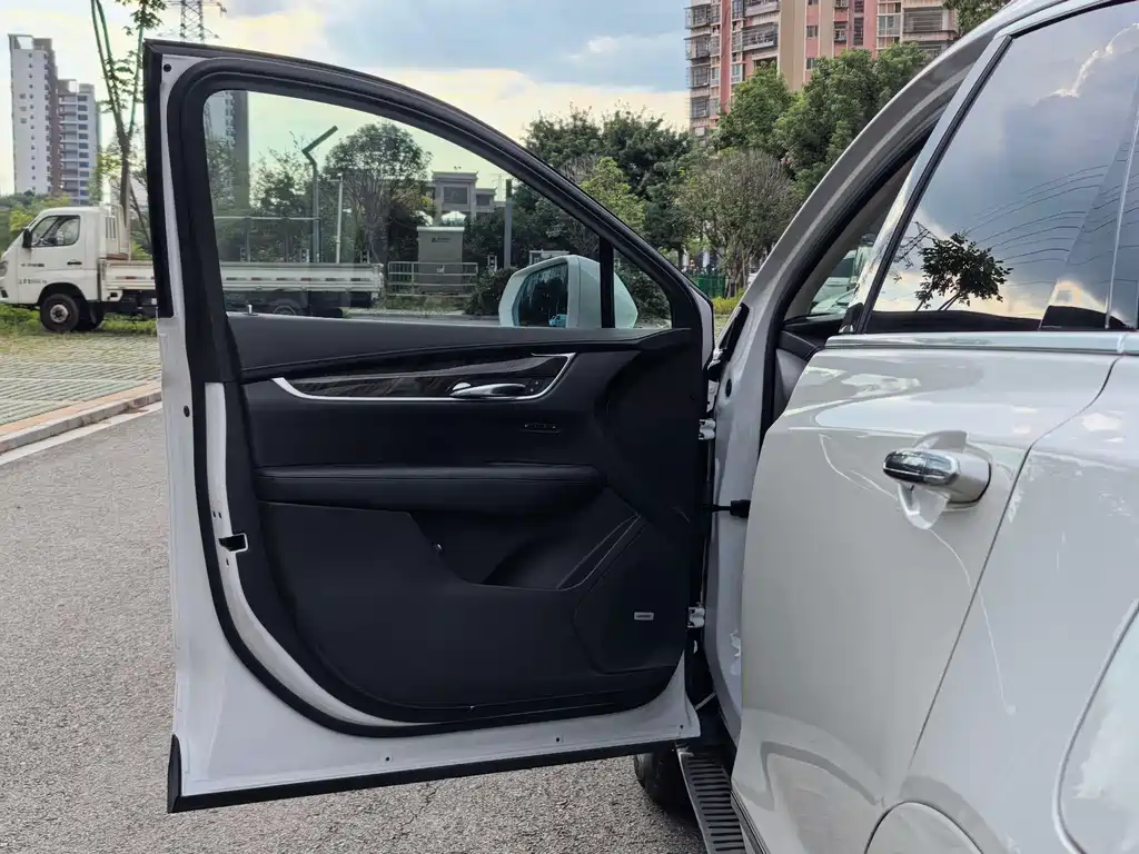Cadillac XT5 — миниатюра 10