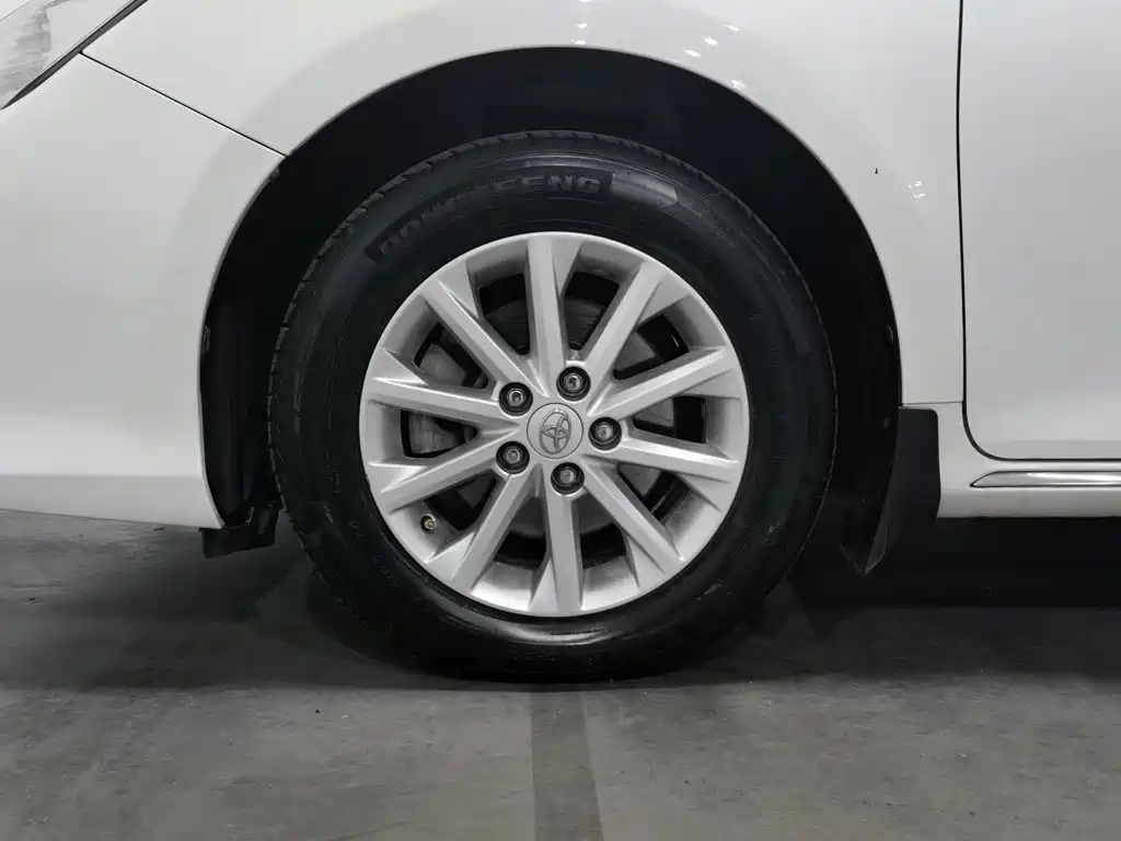Toyota Camry — миниатюра 17