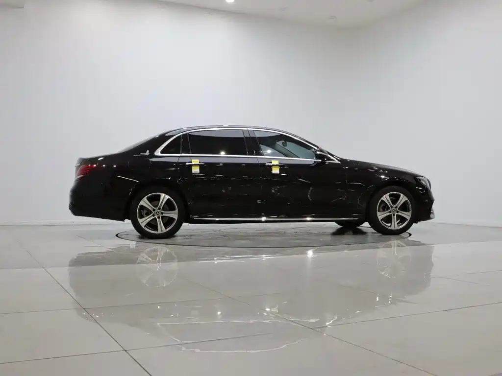 Mercedes-Benz E-Class — миниатюра 7