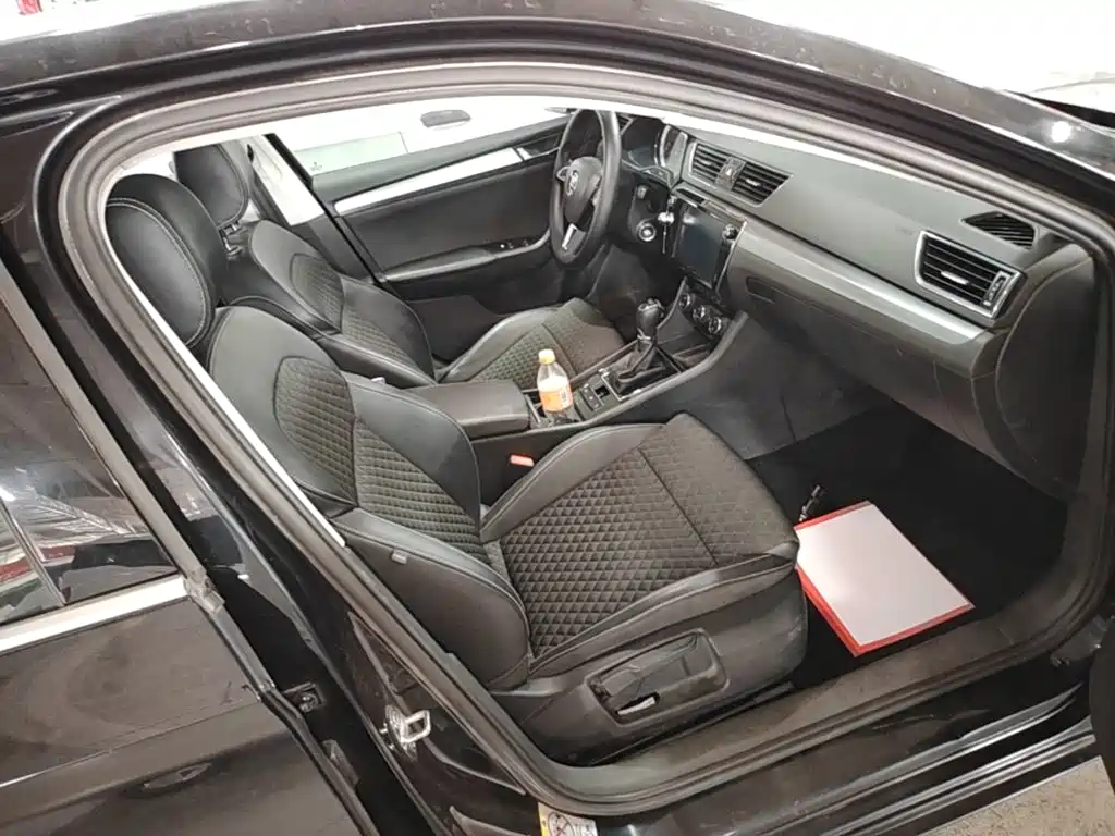 Skoda Superb — миниатюра 25