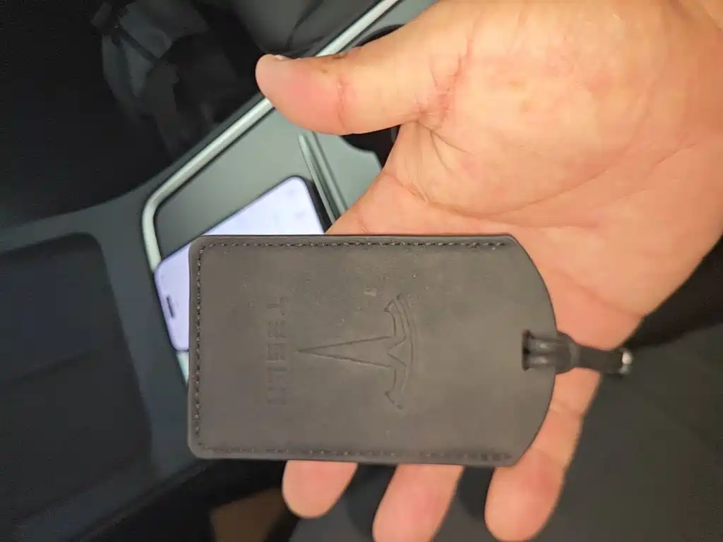 Tesla Model Y — миниатюра 9