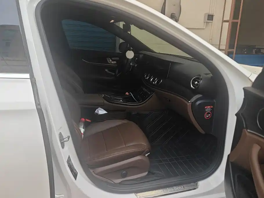 Mercedes-Benz E-Class — миниатюра 8