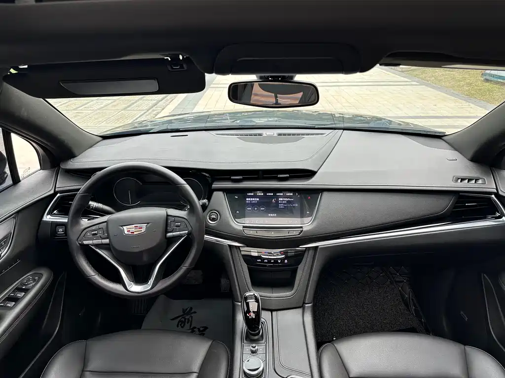 Cadillac XT6 2020 28T мест