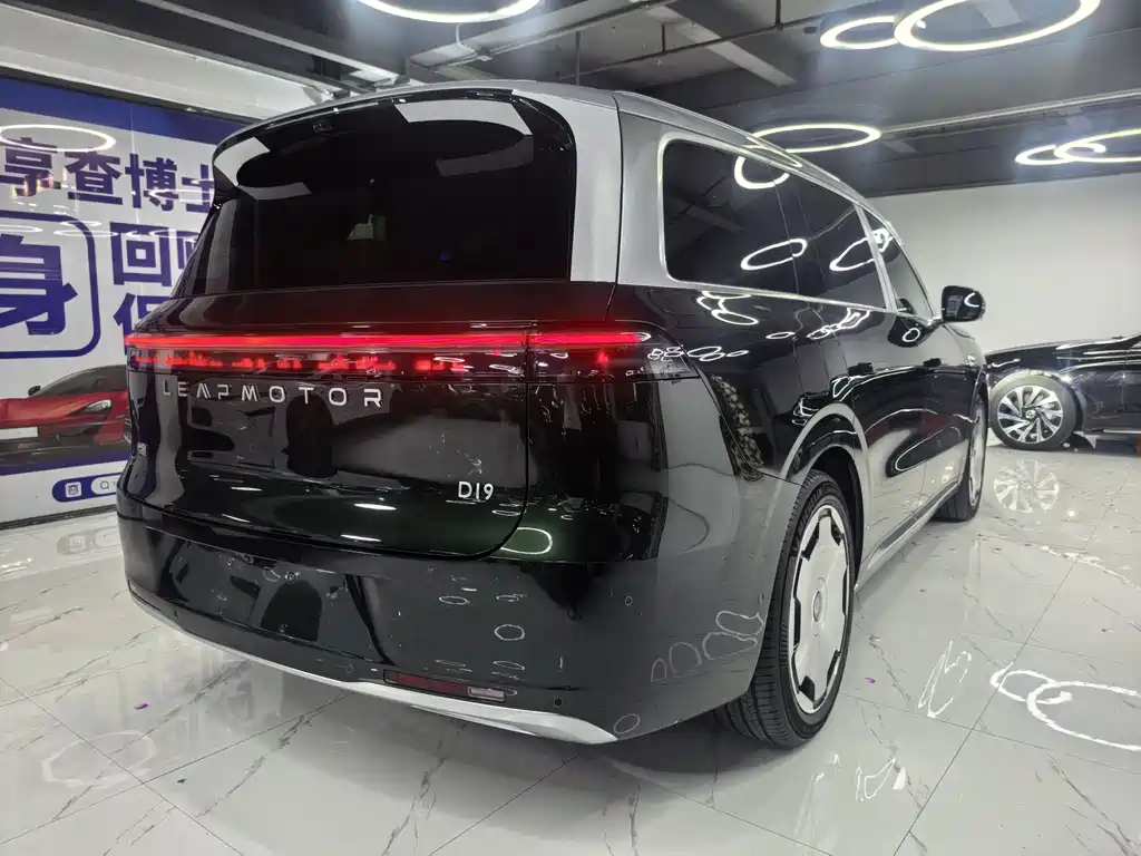 Leapmotor D19 2026 500 мест