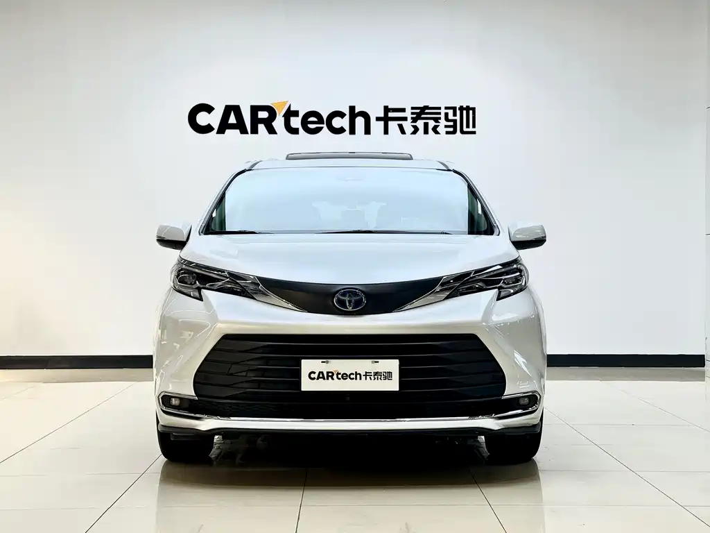 Toyota Sienna - фото 2