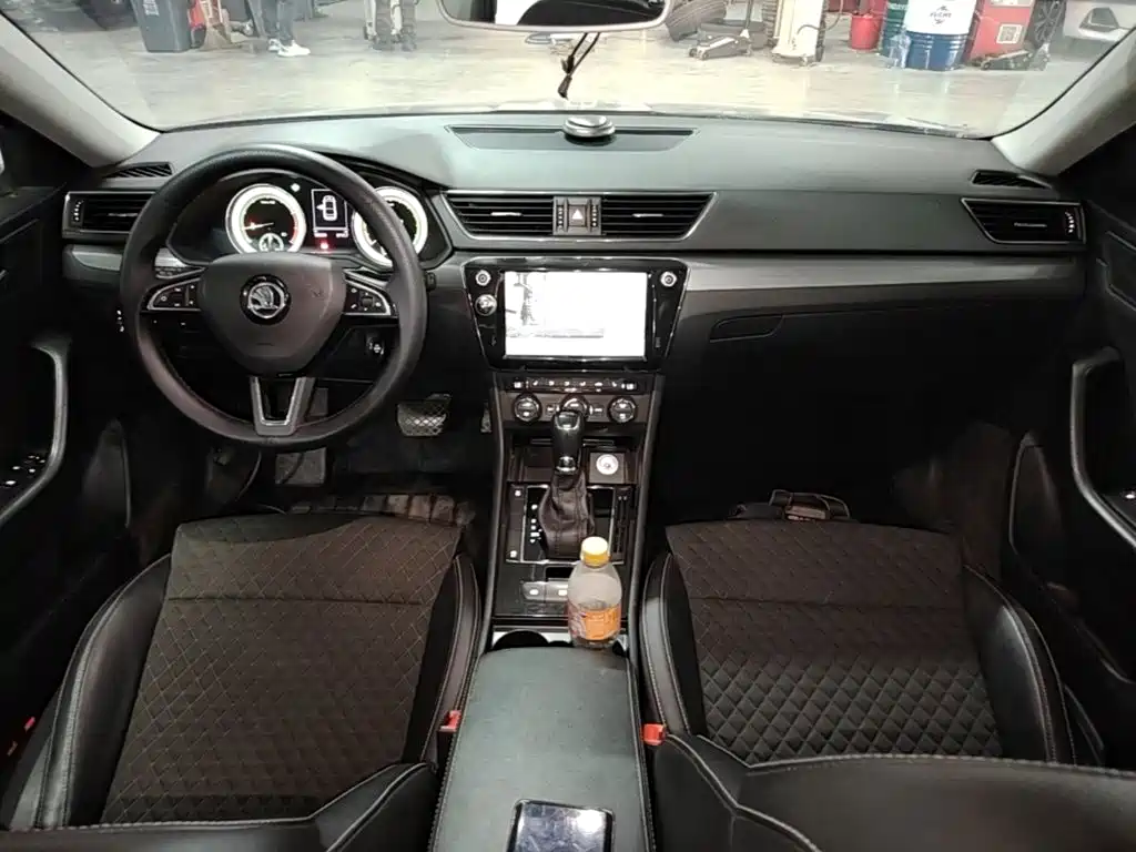 Skoda Superb — миниатюра 10