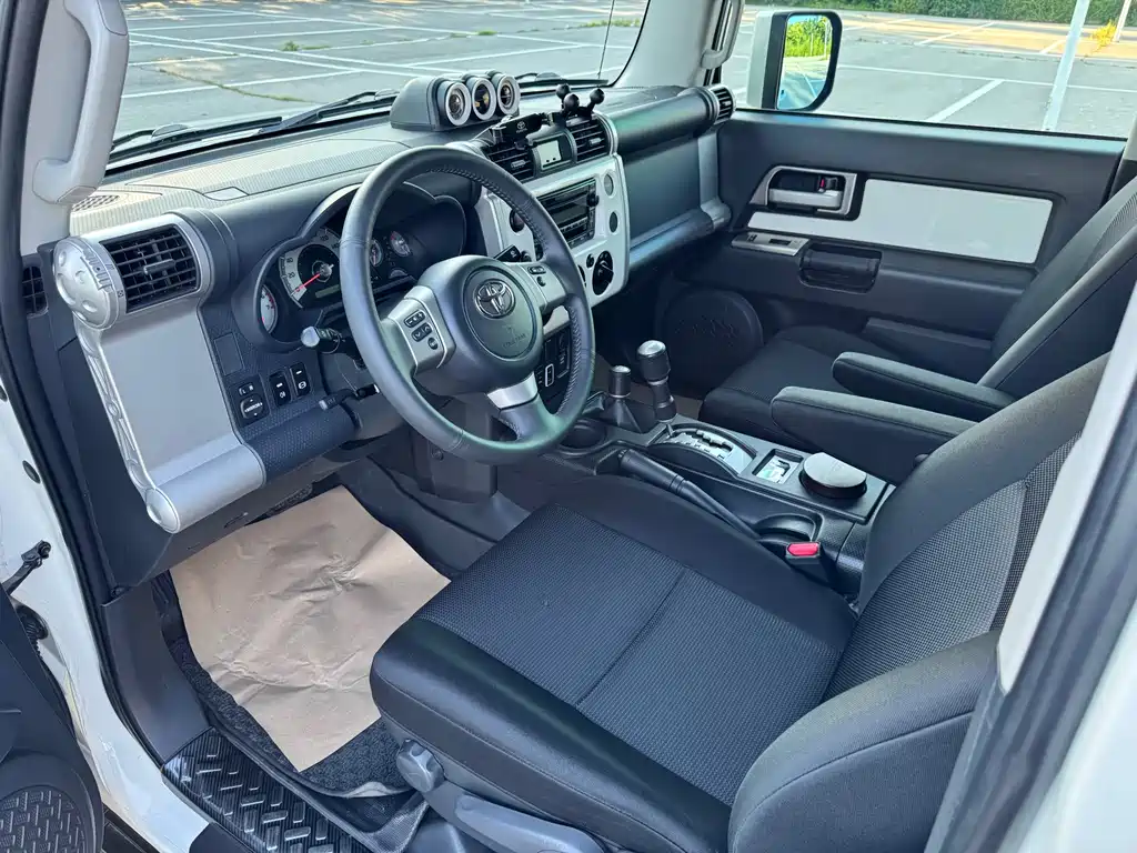 Toyota FJ Cruiser — миниатюра 10