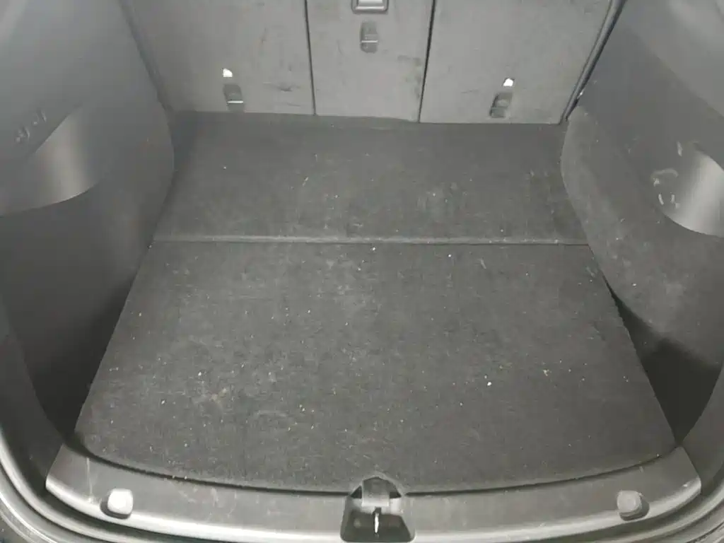 Tesla Model Y — миниатюра 19