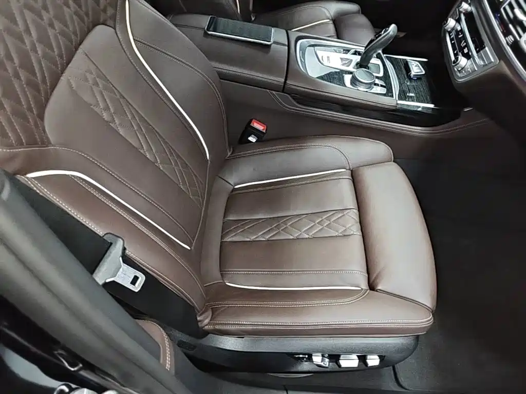 BMW 7 Series — миниатюра 25